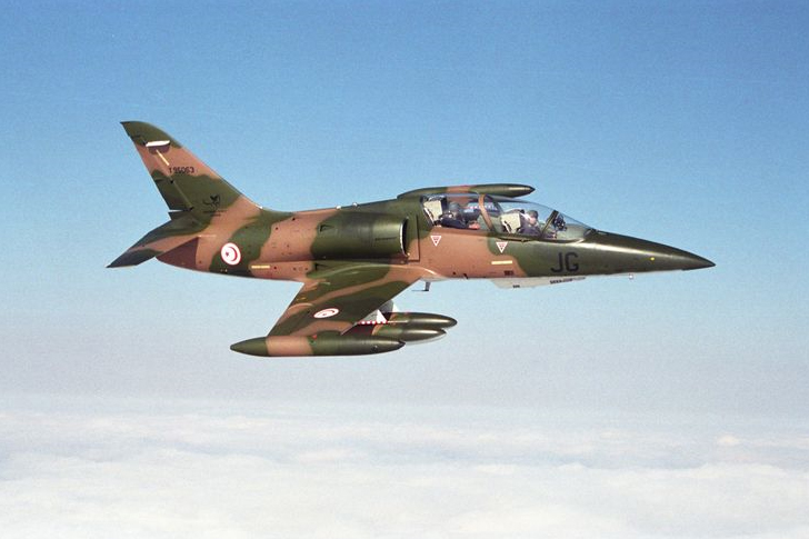 Tunisian jets shoot up "smugglers"
