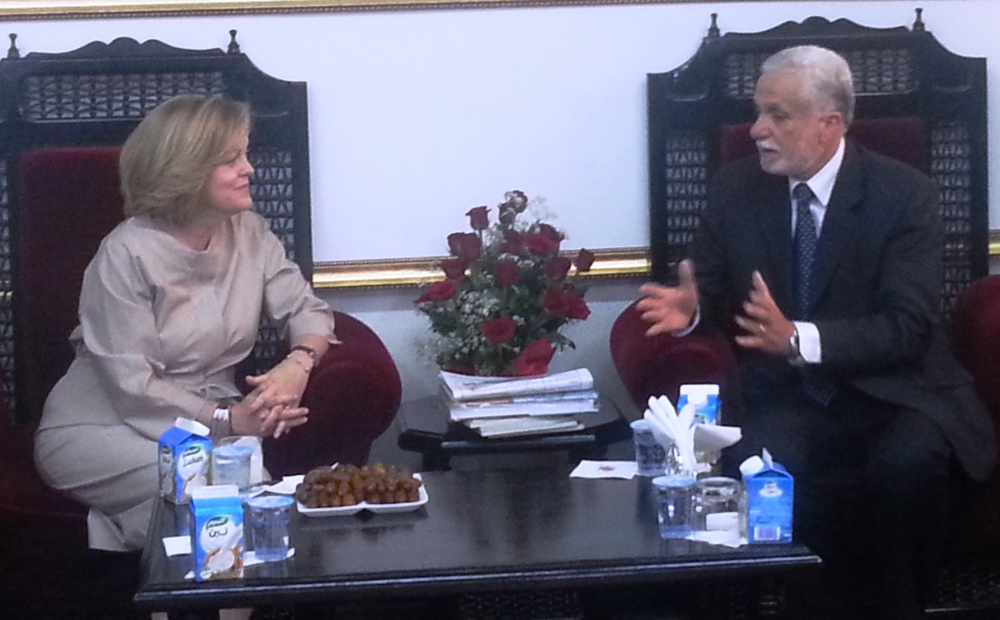 US ambassador drops in on Tripoli Local Council