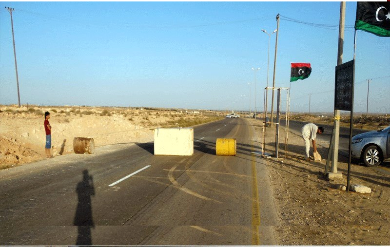 Sirte protestors block coastal highway