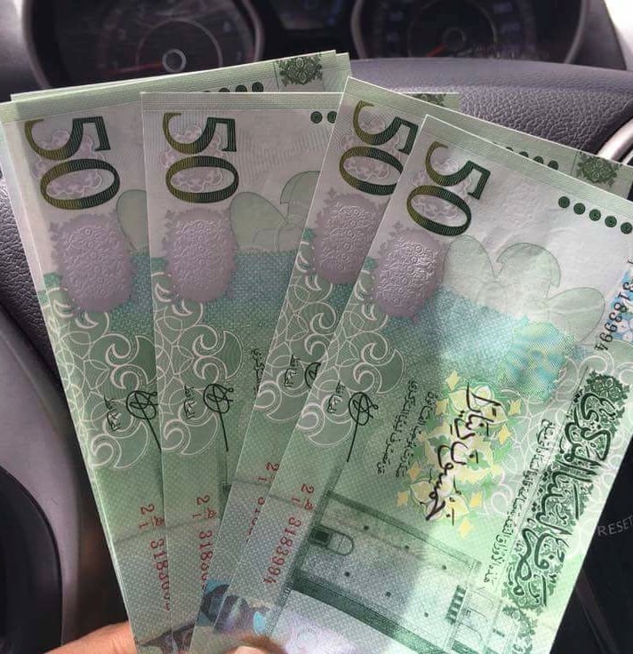 UPDATE: Tripoli protestors complain at lack of cash as plane arrives with LD 112.5 M in new notes
