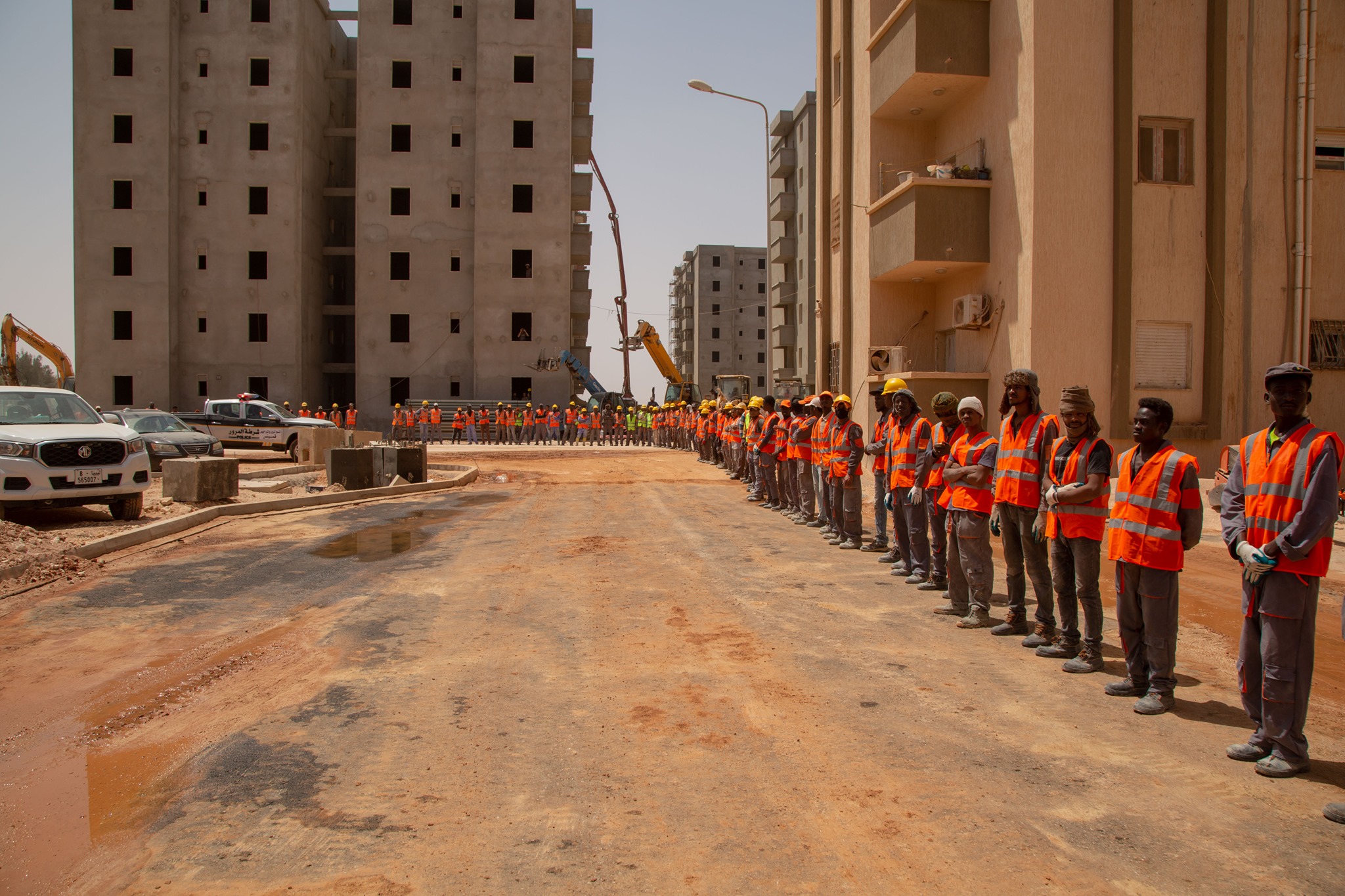 Benghazi Municipality and Benghazi Stabilization Committee review projects including 660 housing units project implemented locally