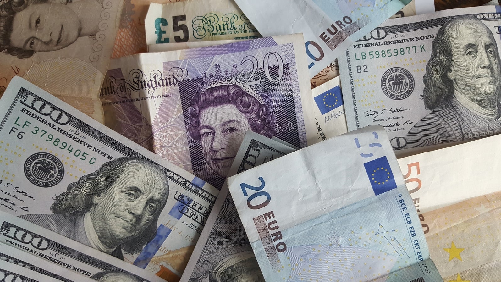 CBL continues briefings to talk up the dinar – vows to inject US$ 1.5 billion and bring dinar down to the LD 6.90 mark
